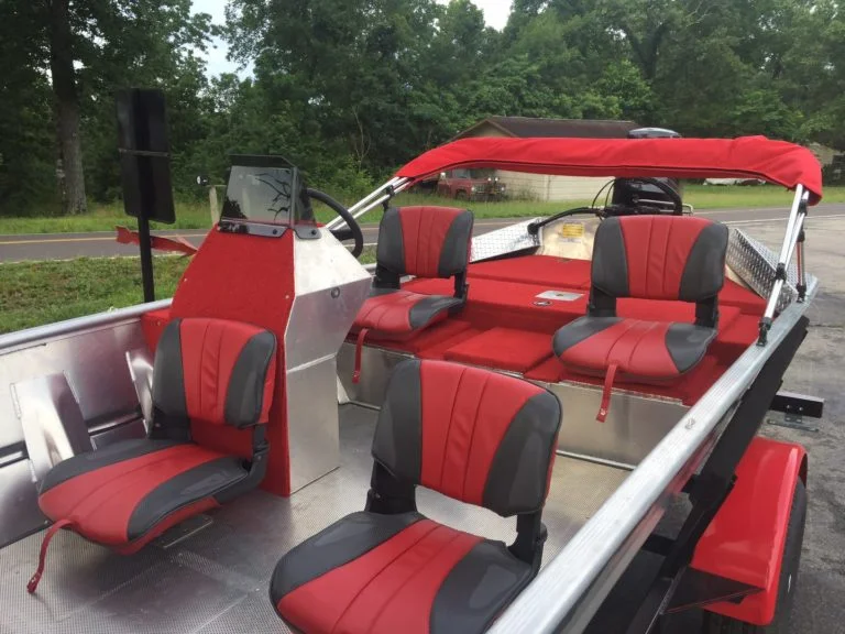 Larry Walker's 1752 Blazer SS with a 90/60hp Evinrude Jet Motor