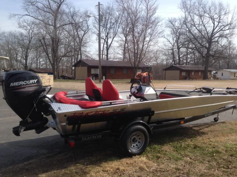 Shawn & Christy Byrd's 1852 Blazer SS, 40hp Mercury Jet